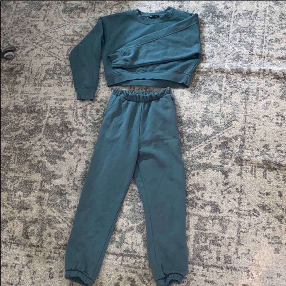 Zara Sweatshirt Jogger Set